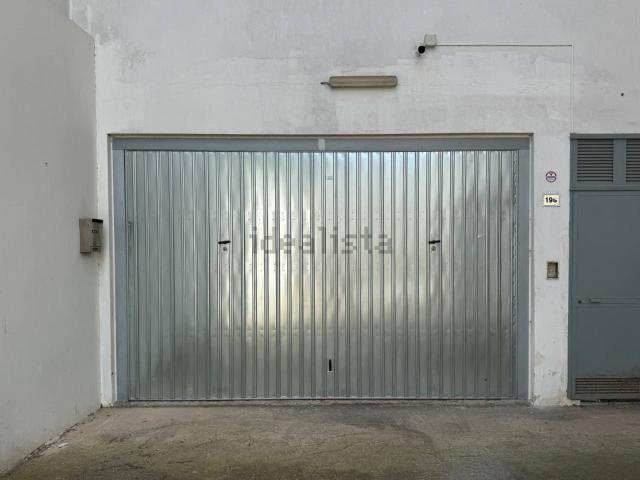 Locale Commerciale in affitto a Puglia, Lecce