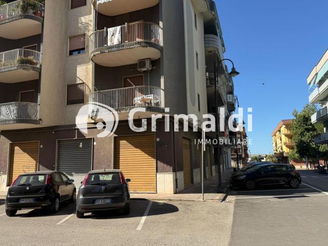 Locale Commerciale in affitto a Bellizzi, Campania