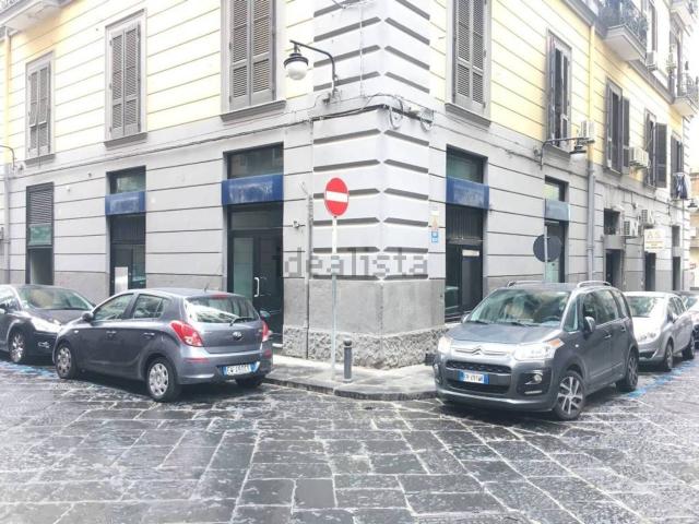 Locale Commerciale in affitto a Municipalità 2, Campania
