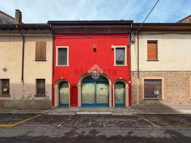 Locale Commerciale in affitto a Borsotta, Cortemaggiore