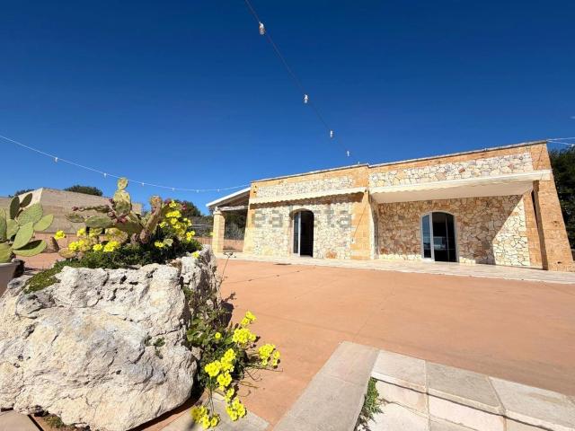 Locale Commerciale in affitto a Puglia, Lecce