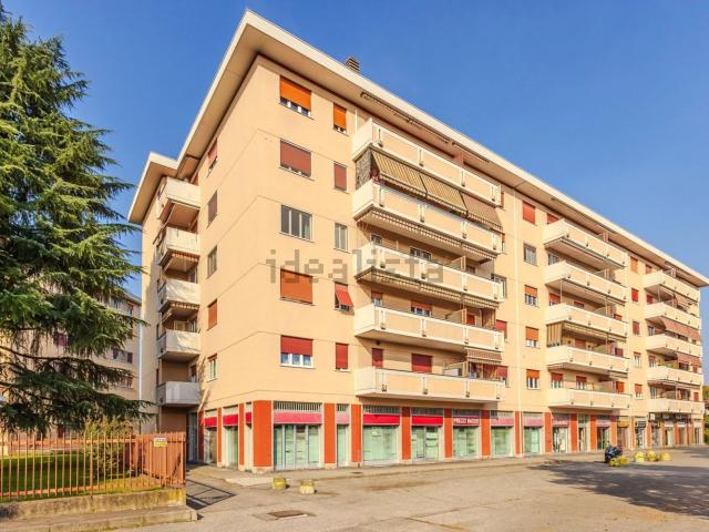 Locale Commerciale in affitto a Ospiate, Bollate