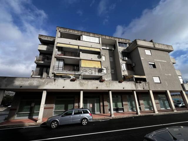 Locale Commerciale in affitto a Olevano Sul Tusciano, Campania