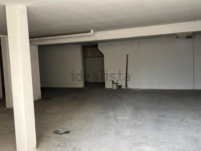 Locale Commerciale in affitto a Casaluce, Campania