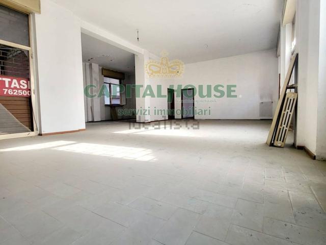 Locale Commerciale in affitto a Avellino, Campania