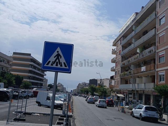 Locale Commerciale in affitto a III Circoscrizione, Messina