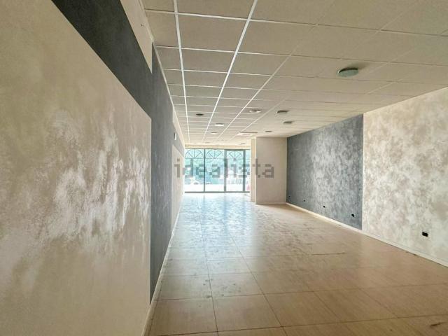 Locale Commerciale in affitto a Manerbio, Lombardia