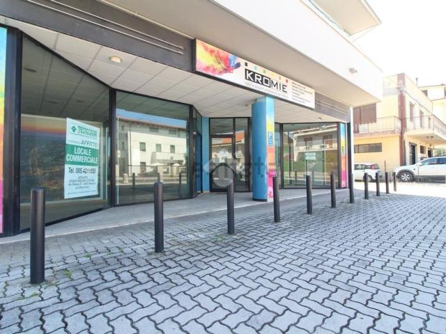 Locale Commerciale in affitto a San Silvestro, Pescara