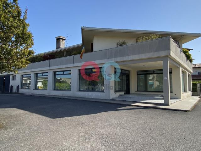 Locale Commerciale in affitto a Cinto Caomaggiore, Veneto