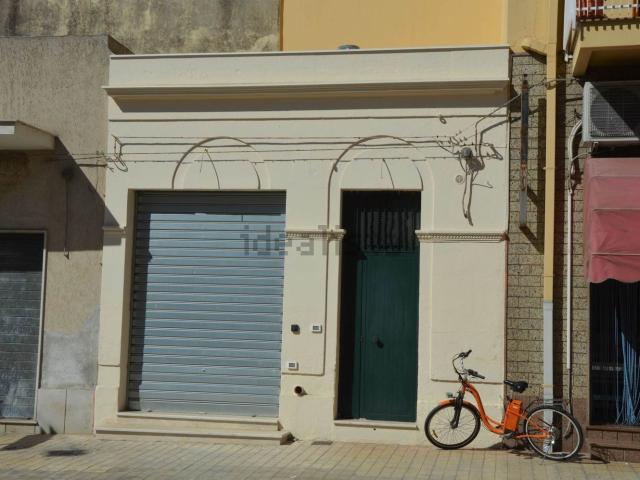 Locale Commerciale in affitto a Avola, Siracusa