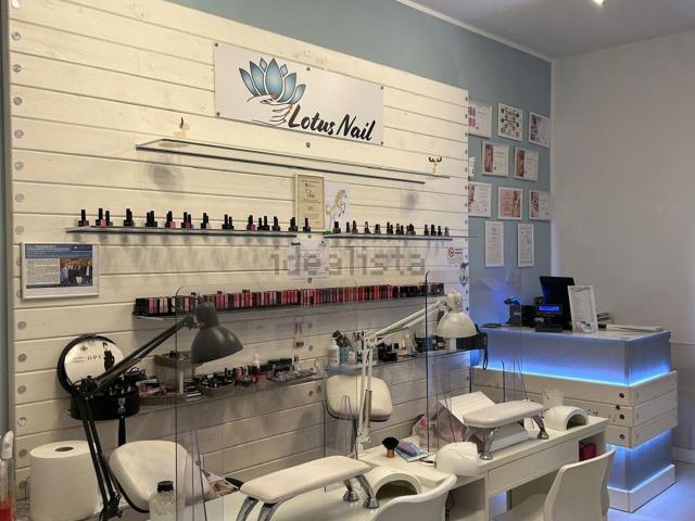 Locale Commerciale in affitto a Santo Stefano, Bologna