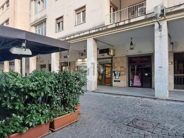 Locale Commerciale in affitto a San Vito, Cava De' Tirreni