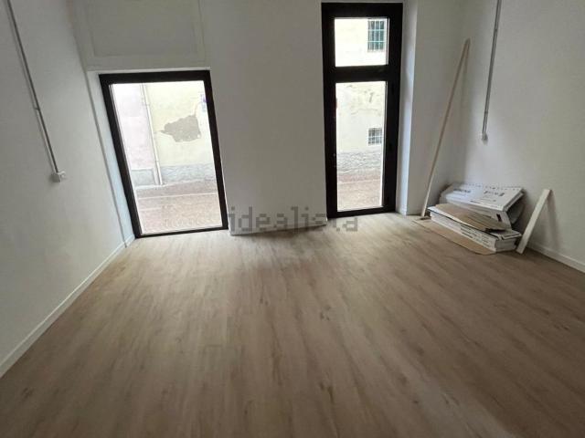 Locale Commerciale in affitto a Cavenago Brianza, Lombardia