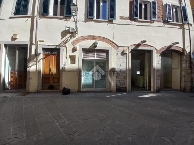 Locale Commerciale in affitto a Prato, Toscana