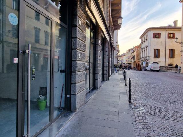 Locale Commerciale in affitto a San Giuseppe, Padova