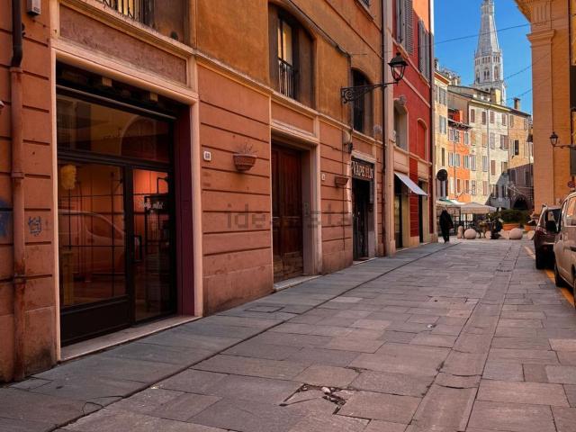 Locale Commerciale in affitto a Centro Storico, Modena