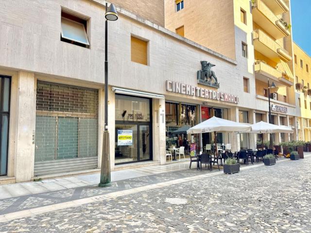 Locale Commerciale in affitto a Ponticelli, Benevento