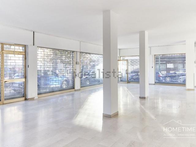 Locale Commerciale in affitto a Mestre-Carpenedo, Venezia