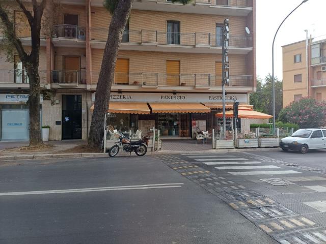 Locale Commerciale in affitto a Centro, Matera