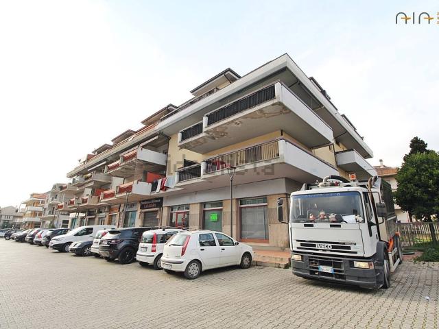 Locale Commerciale in affitto a Marche, Ascoli Piceno