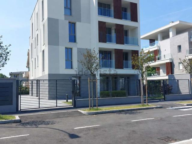 Locale Commerciale in affitto a Cernusco Sul Naviglio, Lombardia