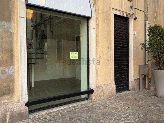 Locale Commerciale in affitto a Centro, Gallarate