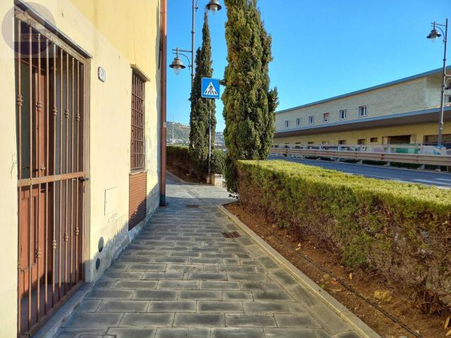 Locale Commerciale in affitto a San Lorenzo Al Mare, Liguria