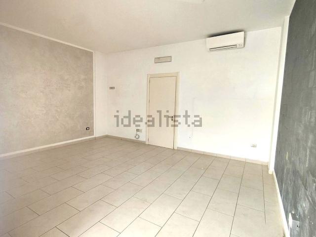 Locale Commerciale in affitto a Pescara, Abruzzo
