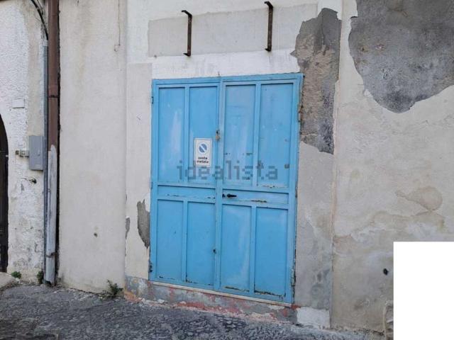 Locale Commerciale in affitto a Sessa Aurunca, Campania