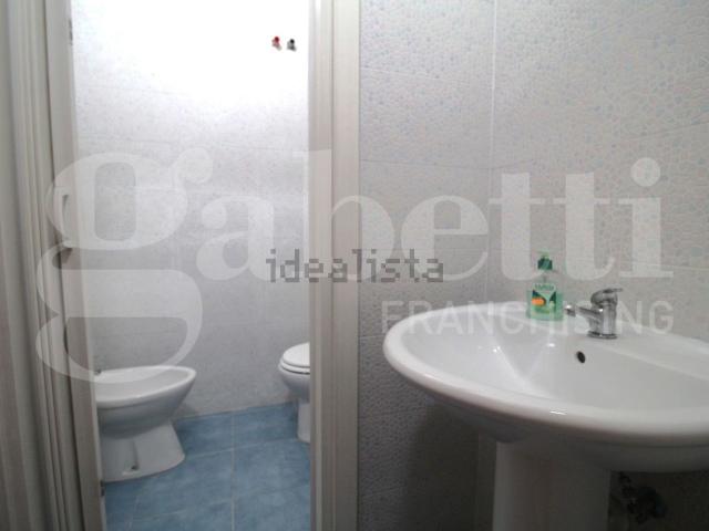 Locale Commerciale in affitto a Arzano, Campania