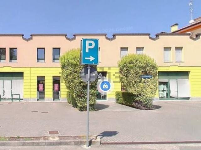 Locale Commerciale in affitto a Unione Comuni Modenesi Area Nord, Mirandola