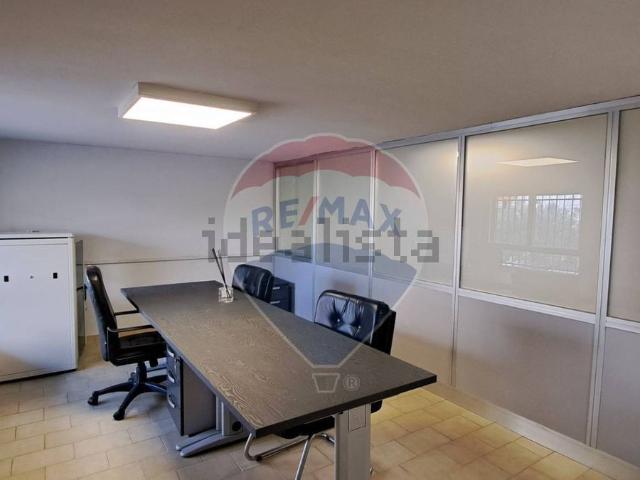 Locale Commerciale in affitto a Spoltore, Lanciano