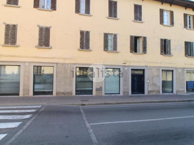 Locale Commerciale in affitto a Villaggio Famiglia, Rovato