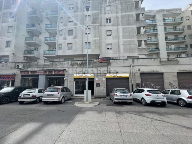 Locale Commerciale in affitto a Puglia, Taranto