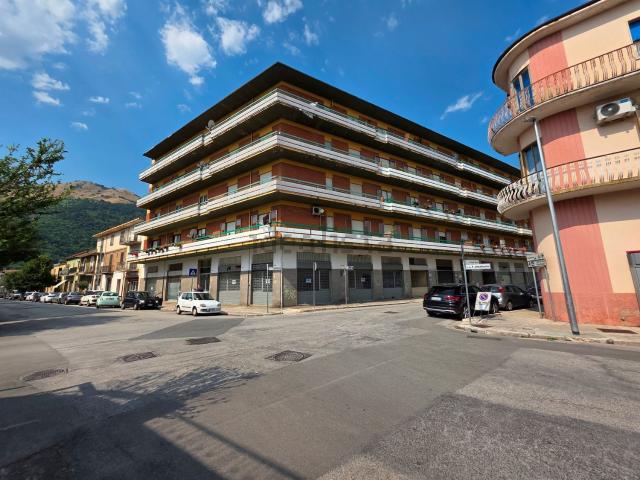 Locale Commerciale in affitto a Case Taddeo, Bojano
