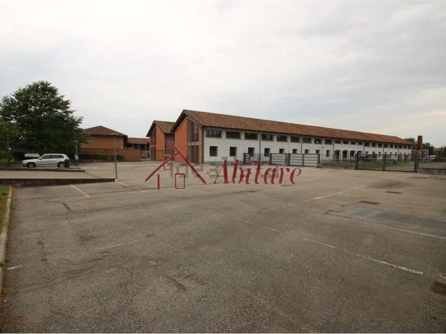Locale Commerciale in affitto a Piemonte, Cuneo