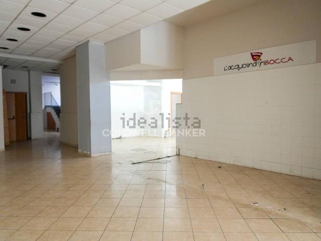 Locale Commerciale in affitto a Acireale, Sicilia