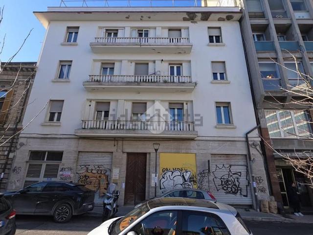Locale Commerciale in affitto a Pescara, Abruzzo