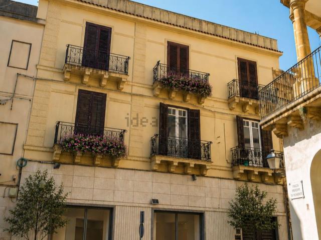Locale Commerciale in affitto a Quartiere San Giovanni, Castelvetrano