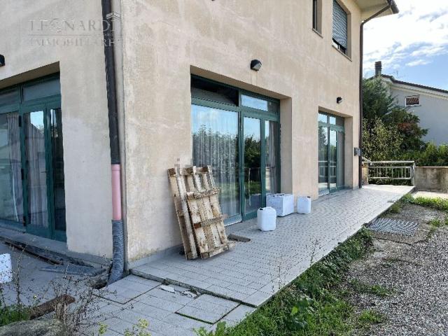 Locale Commerciale in affitto a Giardino, Sansepolcro