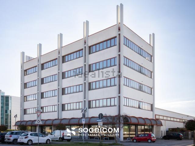 Locale Commerciale in affitto a Quinto Di Treviso, Veneto