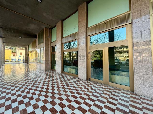 Locale Commerciale in affitto a Zona Omogenea Milano Nord, Bresso