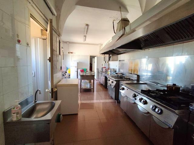 Locale Commerciale in affitto a Puglia, Lecce