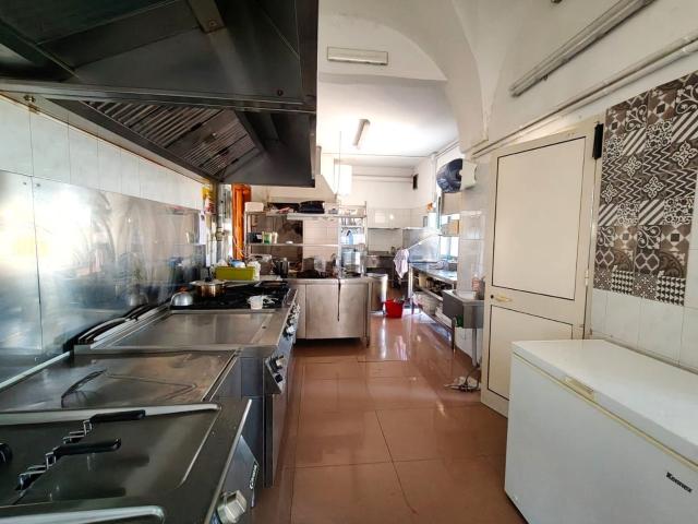 Locale Commerciale in affitto a Puglia, Lecce