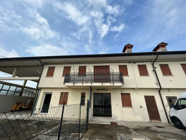 Locale Commerciale in affitto a Mussolente, Veneto