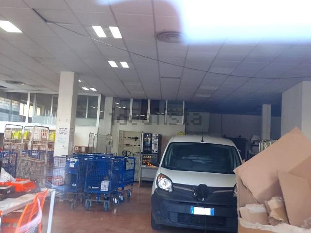 Locale Commerciale in affitto a Unione dei Comuni Circondario dell'Empolese Valdelsa, Empoli