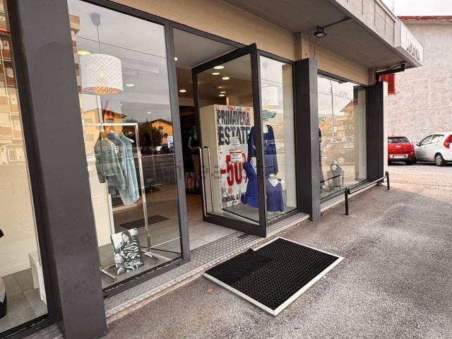 Locale Commerciale in affitto a Pieve A Nievole, Toscana