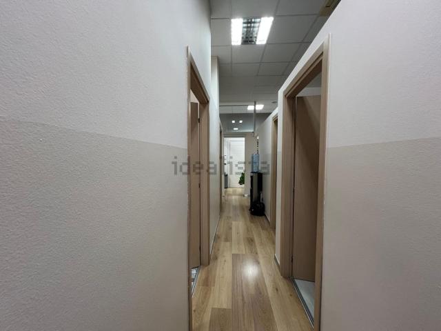 Locale Commerciale in affitto a Tibaldi, Milano