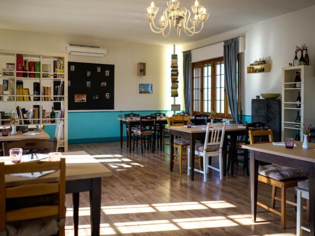 Locale Commerciale in affitto a Moglia, Lombardia