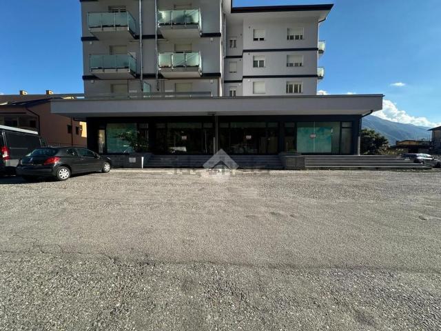 Locale Commerciale in affitto a Comunità montana della valle Camonica, Piancogno